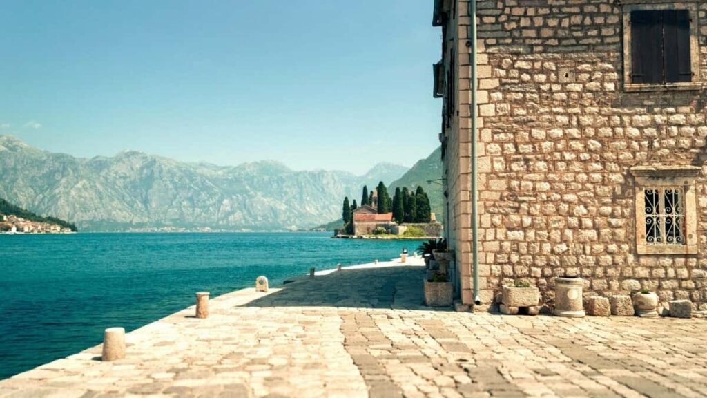 Konkretni koraki za slovenske ustvarjalce, kako najti in nagovoriti perujska podjetja na Bilibili ter povecati moznosti, da vas izberejo za blagovne kampanje.