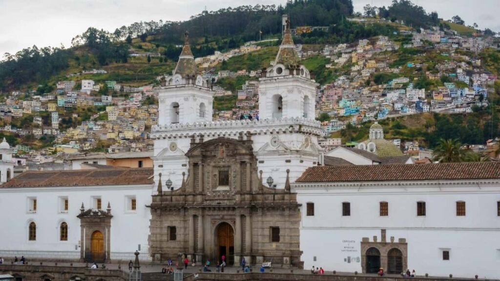 Koristen vodnik za slovenske kreatorje: prakticni koraki, kako prek WhatsAppa pristopiti izraelskim kozmeticnim znamkam, kaj pricakovati in kako se zascititi vkljucno z aktualnim kontekstom druzbenih odzivov.