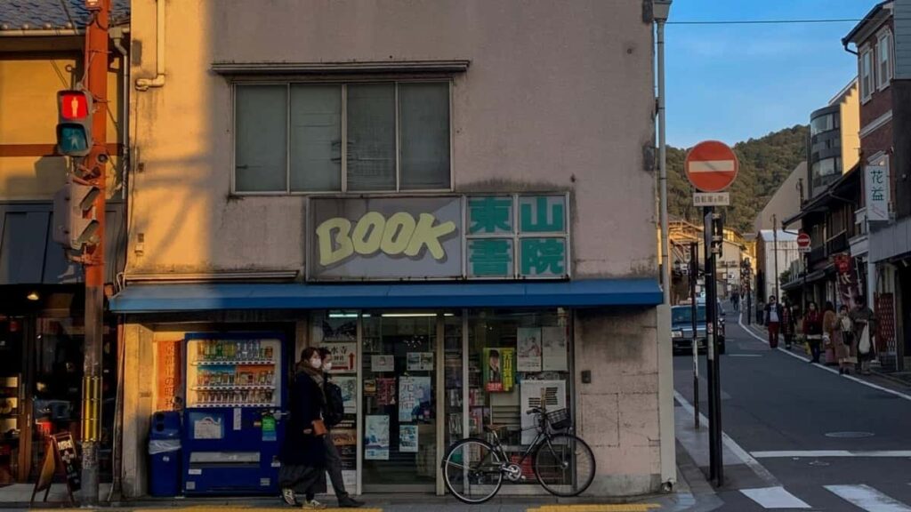 Praktcen prirocnik za slovenske kreatorje, kako pristopiti do nemskih lepotnih znamk na ShareChatu, z realnimi koraki, primeri in VPN nasvetom za dostop.