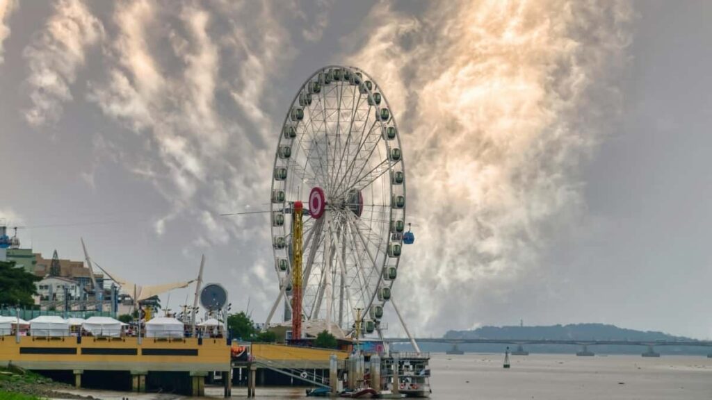 Praktcen vodic za slovenske ustvarjalce: kako najti in nagovoriti znamke iz ZAE na Etsy, skleniti sodelovanja in posneti branded travel vloge, z upostevanjem trendov 2025.