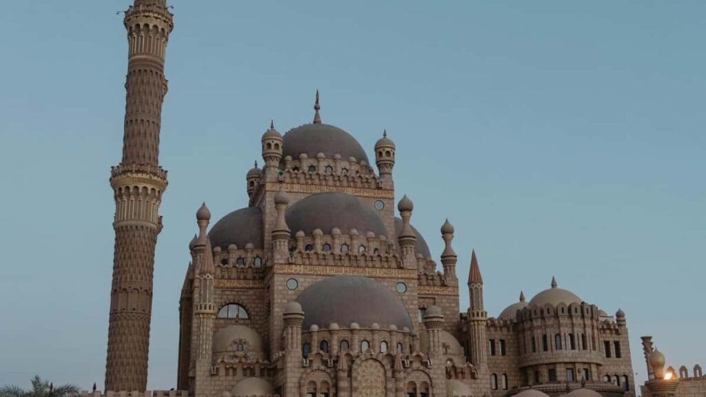 Praktcen vodic za slovenske ustvarjalce: kako najti in nagovoriti malezijske znamke na Zalo, ustvariti hype za launch in izkoristiti ecommerce partnerstva.