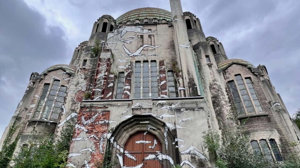 Prakticen vodic za slovenske oglasevalce: kako odkriti in aktivirati Belgium Line ustvarjalce, ki bodo pognali prepoznavnost za nove lepotne lansirke.