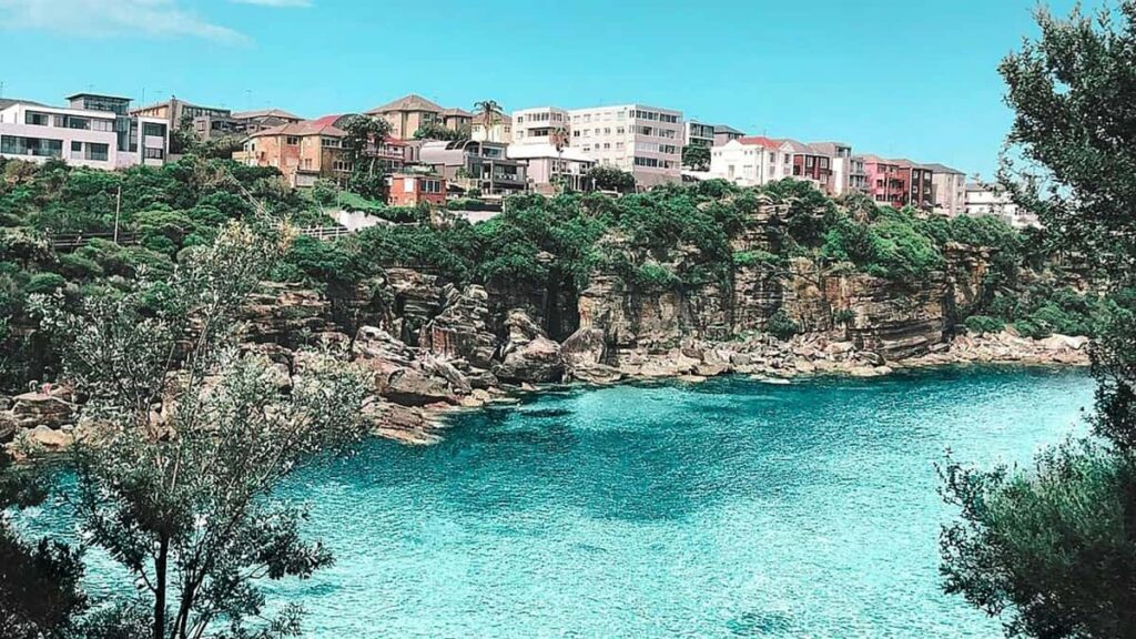 Prakticen vodnik za slovenske ustvarjalce: kako najti, pristopiti in monetizirati vsebine z nizozemskimi znamkami na Instagramu.