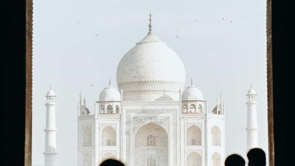 Prakticen vodic za slovenske ustvarjalce: kako preko WeChat in WeChat Pay navezati sodelovanja z madzarskimi podjetji in producirati placljive branded travel vloge.