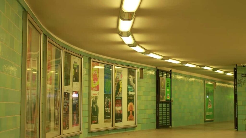 Konkretni koraki za slovenske ustvarjalce: kako najti, pristopiti in prodati Clubhouse live stream z igrami dominikanskim znamkam taktike, primeri in pravni/tehnicni nasveti.