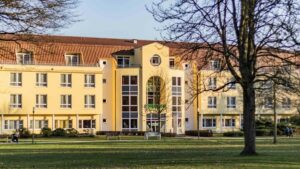 Praktcen vodic za slovenske ustvarjalce: kako nagovoriti malezijske znamke na Douyinu, pridobiti izpostavljenost in zaceti sodelovanja.