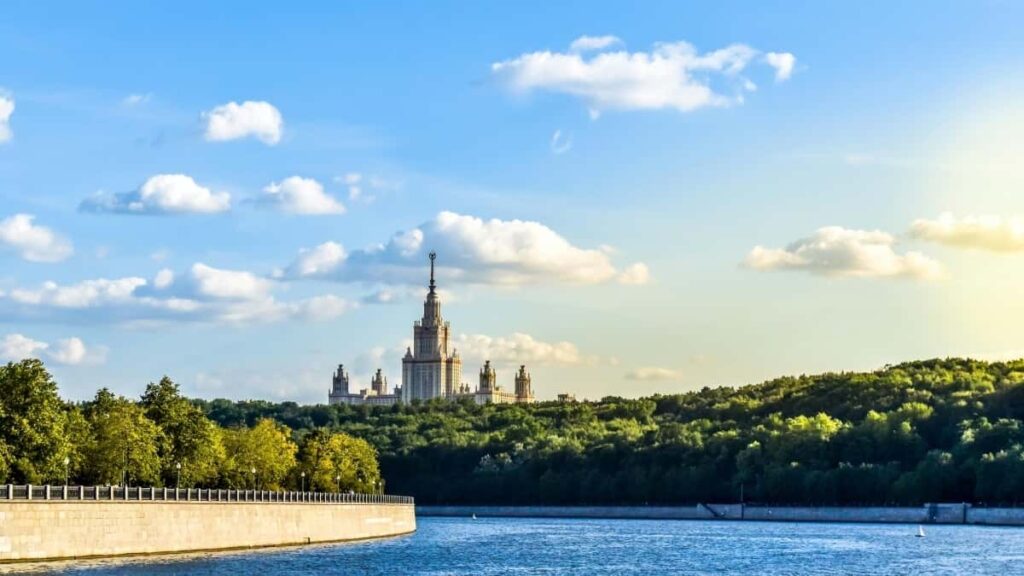 Praktcen vodic za slovenske ustvarjalce: kako preko Reddita pristopiti k slovenskih znamkam in snemat testimonial videe, z lokalnimi strategijami, primeri in taktikami.