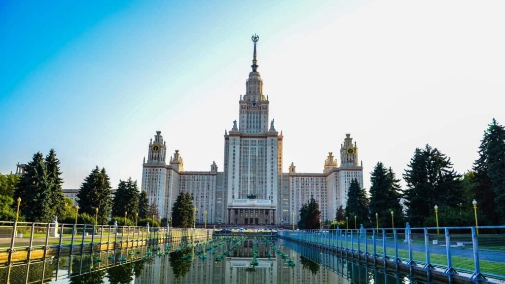 Prakticen vodic za slovenske ustvarjalce: kako na taobao najti in doseci znamke iz Zdruzenih arabskih emiratov ter jasno predstaviti koristi izdelkov ciljnim kupcem.