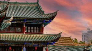 Praktcen vodnik za slovenske oglasevalce: kako identificirati in angazirati ustvarjalce iz Paragvaja za lokalizacijo sporocil za Disney Plus, z vpogledi iz influencer tekmovanj in trendov.