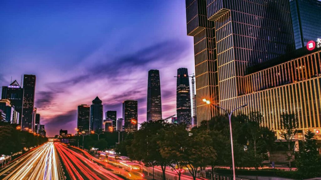 Pragmaticen vodic za slovenske kreatorje: kako najti, nagovoriti in sodelovati s kanadskimi Etsy znamkami, da styling postane win-win (pristop, pitch, pogodbe, dostava).