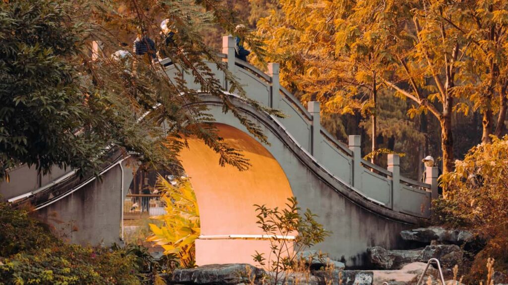 Praktcni vodic za slovenske creatorje: kako najti, kontaktirati in sodelovati z estonskimi blagovnimi znamkami preko Viberja za sponzorirane hotelske ocene.